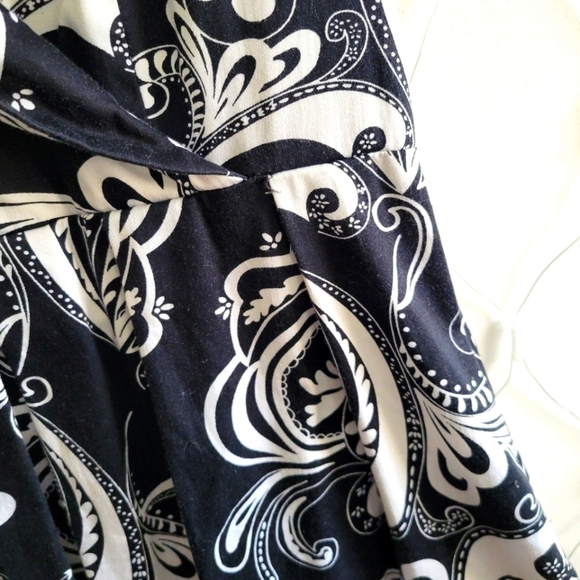 Spense Sleeveless Collared Pleated Dress / B&W Paisely Print / Size 4 - Picture 2 of 5